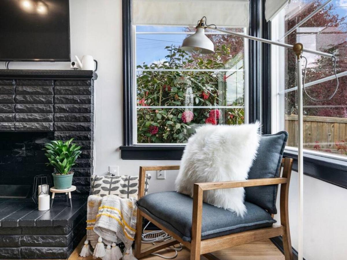 Picture Perfect Bungalow In The Heart Of Dt Vancouver Ngoại thất bức ảnh